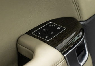 Подержанный автомобиль Land Rover Range Rover Sport 2017 года (17 фото)