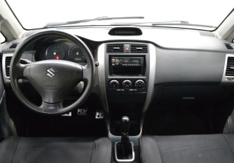 Подержанный автомобиль Suzuki Liana Sedan 2006 года (14 фото)