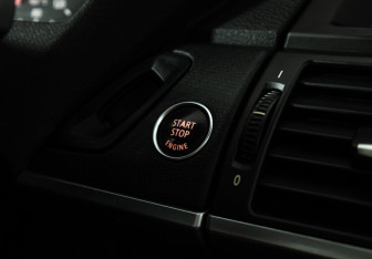 Подержанный автомобиль BMW X5 2007 года (22 фото)
