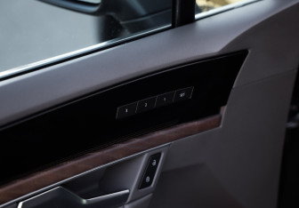 Подержанный автомобиль Volkswagen Touareg 2021 года (25 фото)