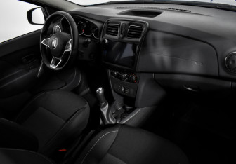 Подержанный автомобиль Renault Sandero 2019 года (12 фото)