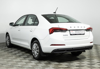 Подержанный автомобиль Skoda Rapid Liftback 2021 года (7 фото)