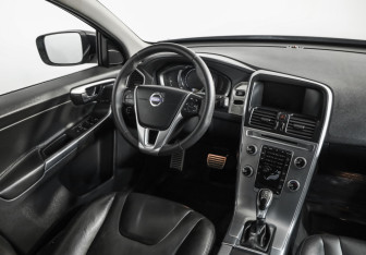 Подержанный автомобиль Volvo XC60 2016 года (9 фото)