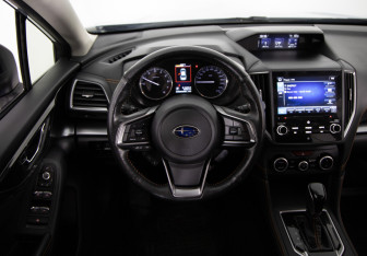 Подержанный автомобиль Subaru XV 2018 года (10 фото)