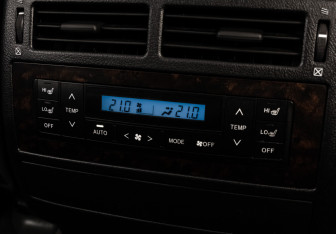 Подержанный автомобиль Toyota Land Cruiser Suv 2008 года (28 фото)