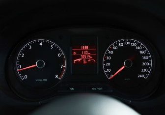 Подержанный автомобиль Volkswagen Polo Sedan 2011 года (11 фото)