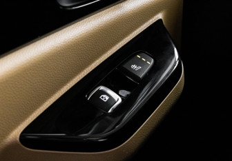 Подержанный автомобиль Kia Carnival 2022 года (15 фото)