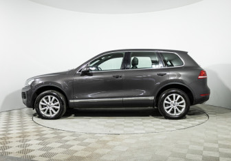 Подержанный автомобиль Volkswagen Touareg 2012 года (8 фото)