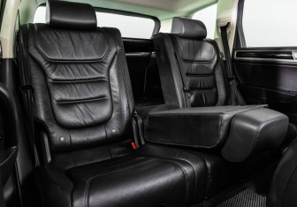 Подержанный автомобиль Volkswagen Touareg 2015 года (23 фото)