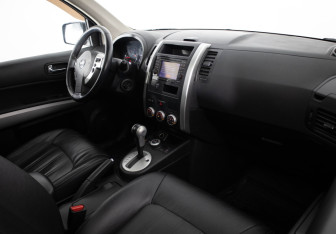 Подержанный автомобиль Nissan X-Trail 2012 года (17 фото)