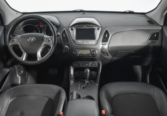 Подержанный автомобиль Hyundai ix35 2015 года (13 фото)