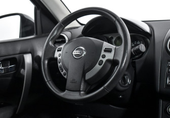 Подержанный автомобиль Nissan Qashqai 2007 года (13 фото)