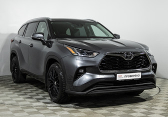 Подержанный автомобиль Toyota Highlander 2021 года (3 фото)