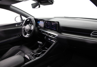 Подержанный автомобиль Kia K5 2021 года (11 фото)