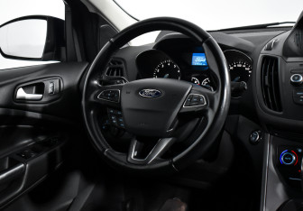 Подержанный автомобиль Ford Kuga 2017 года (15 фото)