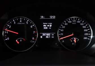 Подержанный автомобиль Nissan X-Trail 2013 года (12 фото)