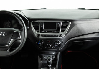 Подержанный автомобиль Hyundai Solaris Sedan 2021 года (14 фото)