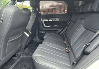 Подержанный автомобиль Jaecoo J7 2024 года (12 фото)