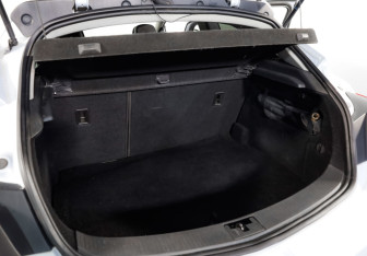 Подержанный автомобиль Opel Astra Hatchback 2012 года (26 фото)