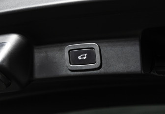 Подержанный автомобиль Jaguar F-Pace 2019 года (16 фото)