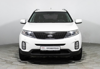 Подержанный автомобиль Kia Sorento 2015 года (2 фото)