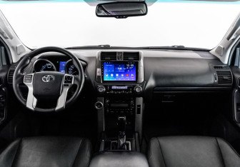 Подержанный автомобиль Toyota Land Cruiser Prado 2012 года (10 фото)