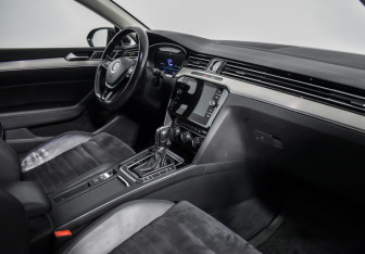 Подержанный автомобиль Volkswagen Passat Sedan 2018 года (14 фото)