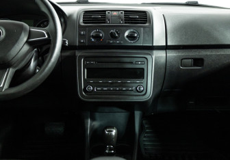 Подержанный автомобиль Skoda Roomster 2014 года (14 фото)