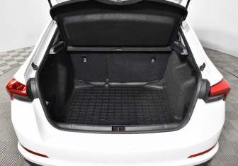 Подержанный автомобиль Skoda Rapid Liftback 2021 года (18 фото)