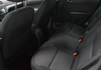 Подержанный автомобиль Skoda Yeti 2012 года (11 фото)