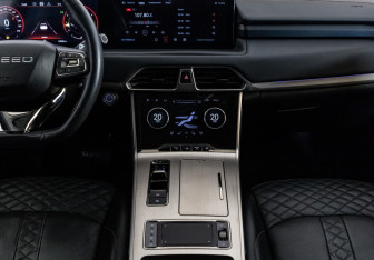 Подержанный автомобиль Exeed TXL 2023 года (15 фото)