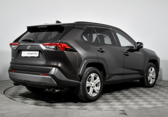 Подержанный автомобиль Toyota RAV4 2019 года (5 фото)