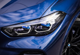 Подержанный автомобиль BMW X5 2023 года (3 фото)