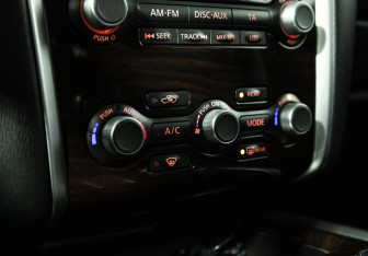 Подержанный автомобиль Nissan Pathfinder 2014 года (22 фото)