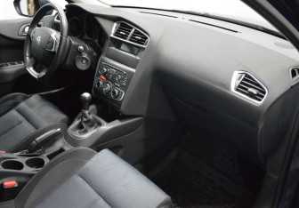 Подержанный автомобиль Citroen C4 Hatchback 2012 года (12 фото)