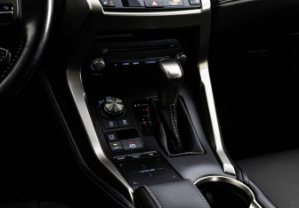 Подержанный автомобиль Lexus NX 2020 года (15 фото)