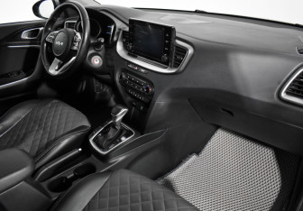 Подержанный автомобиль Kia Ceed Wagon 2022 года (13 фото)