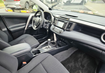 Подержанный автомобиль Toyota RAV4 2016 года (16 фото)