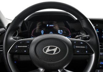 Подержанный автомобиль Hyundai Elantra Sedan 2024 года (17 фото)