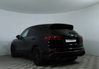 Подержанный автомобиль Porsche Cayenne 2016 года (8 фото)