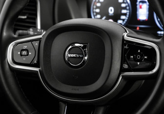 Подержанный автомобиль Volvo XC90 2021 года (15 фото)