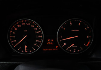 Подержанный автомобиль BMW X1 2013 года (12 фото)