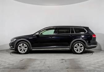 Подержанный автомобиль Volkswagen Passat Wagon 2017 года (8 фото)