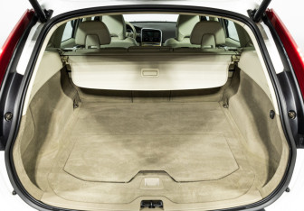 Подержанный автомобиль Volvo XC60 2012 года (17 фото)