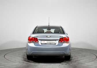 Подержанный автомобиль Chevrolet Cruze Sedan 2012 года (6 фото)