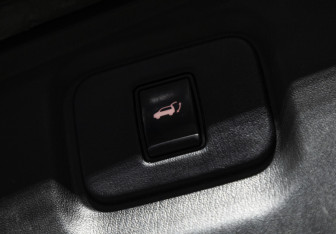 Подержанный автомобиль Nissan Pathfinder 2015 года (25 фото)