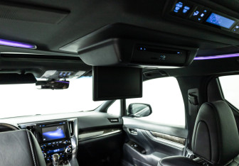 Подержанный автомобиль Toyota Alphard 2019 года (19 фото)