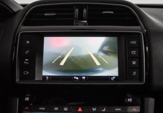 Подержанный автомобиль Jaguar F-Pace 2017 года (20 фото)