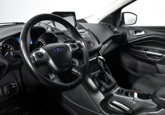 Подержанный автомобиль Ford Kuga 2015 года (9 фото)