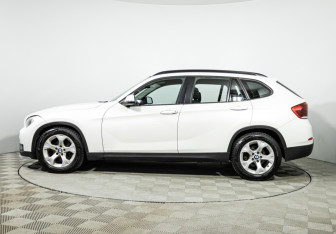 Подержанный автомобиль BMW X1 2014 года (8 фото)